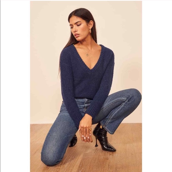 Reformation Sweaters - 🌲💕sale NWT Reformation Amelia Sweater || v neck